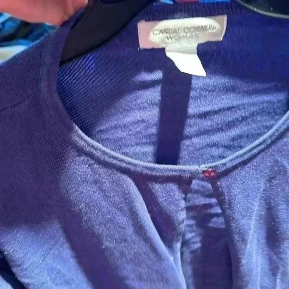 Casual Corner Women’s Vintage Sweater - Picture 5 of 5